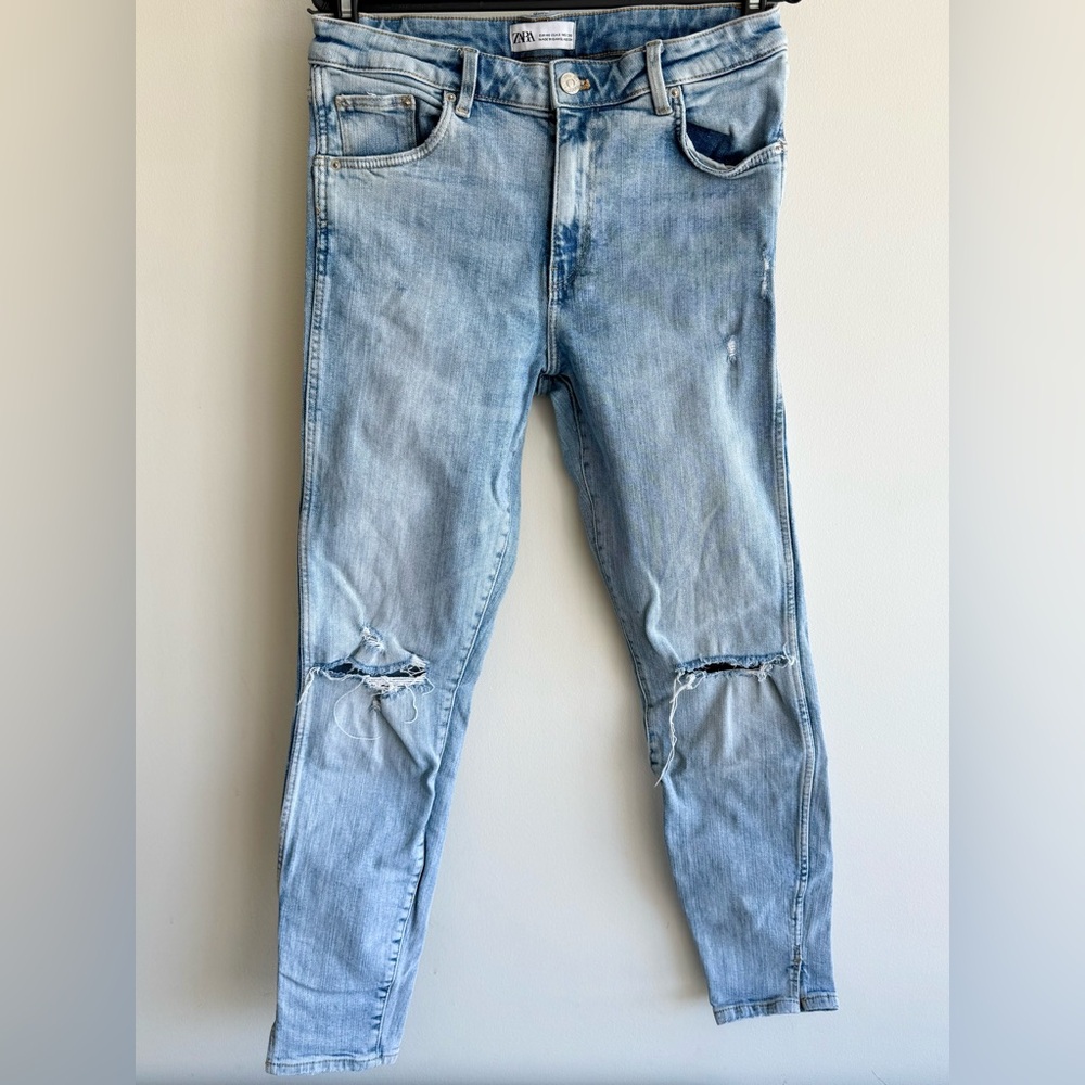 ZARA | Light Blue Distressed Mid-Rise Cropped Skinny Jeans
